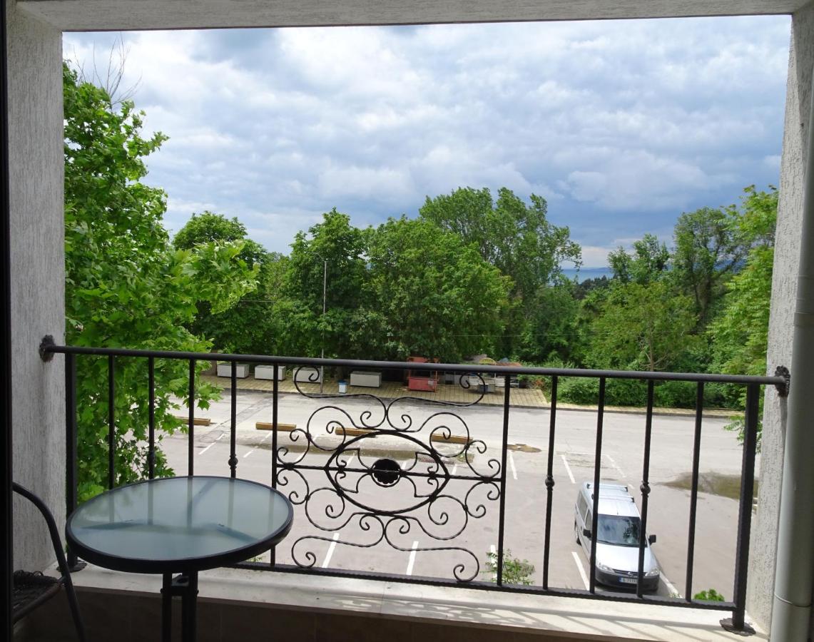 Private Apartments In White Rock Castle Bałczik Zewnętrze zdjęcie